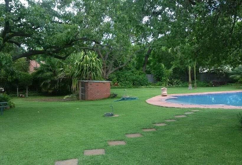 هتل Hillside Manor