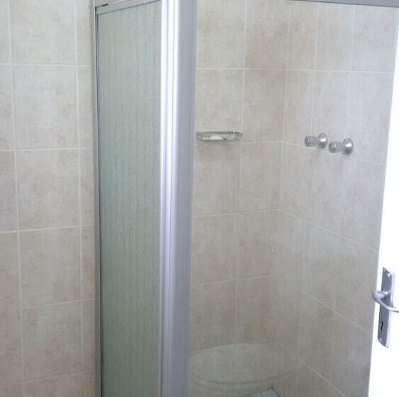 هتل Hillside Manor