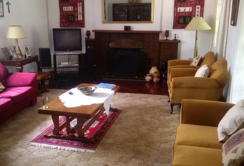 هتل Hillside Manor