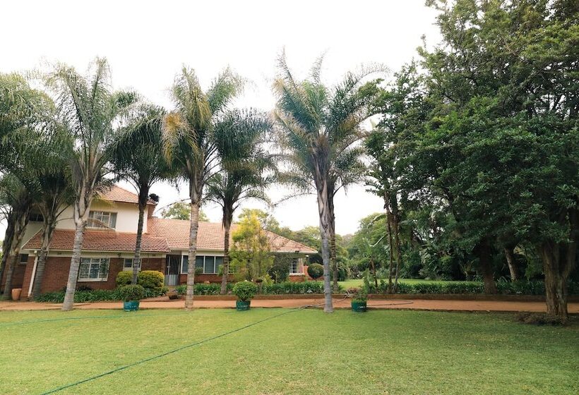 هتل Hillside Manor