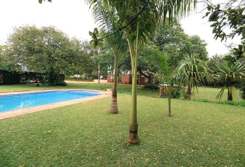 هتل Hillside Manor