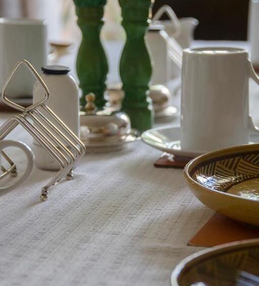 هتل Hillside Manor