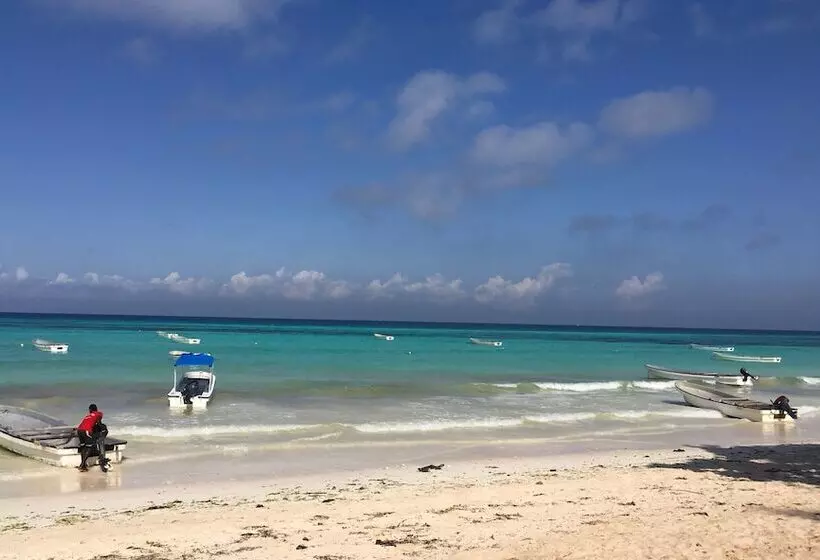 Hotelli Ocean Breeze Lodge