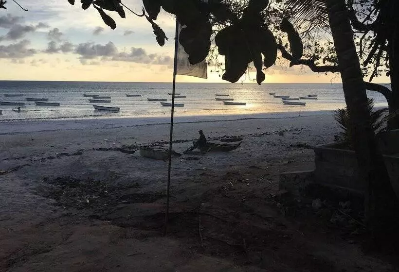 Hotelli Ocean Breeze Lodge