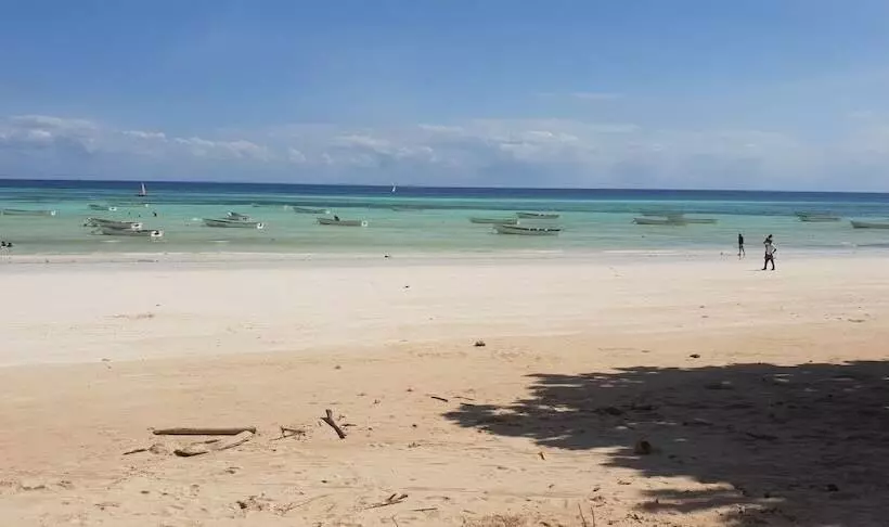 Hotelli Ocean Breeze Lodge