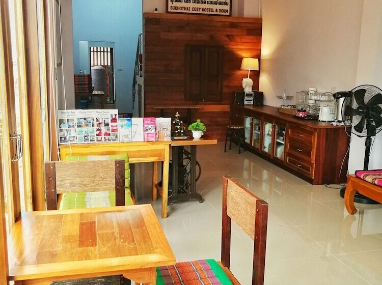 Отель Sukhothai Cozy Hostel & Dorm
