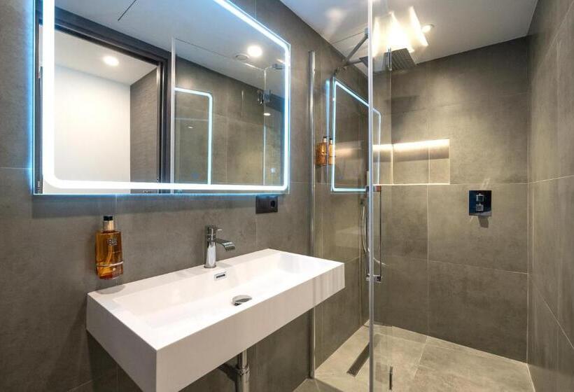 The Orange House Boutique Hotel And Upstairs Rooftop Bar   Brand New