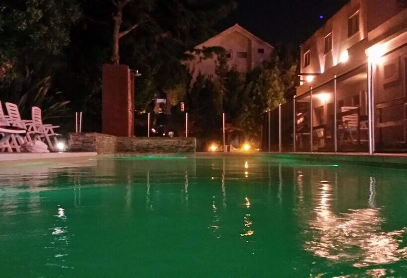 هتل Ayres Village Apart