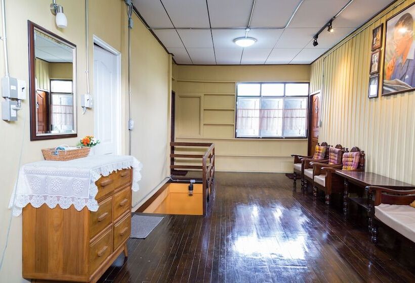 酒店 Banchan Hostel