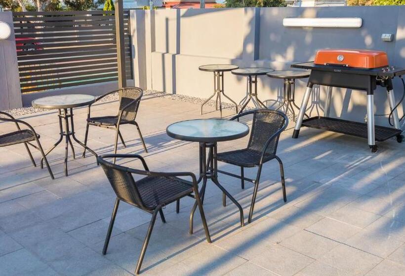 בית מלון כפרי Batavia Apartments