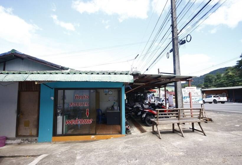 בית מלון כפרי Giant Bungalow