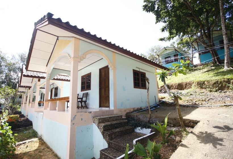 בית מלון כפרי Giant Bungalow