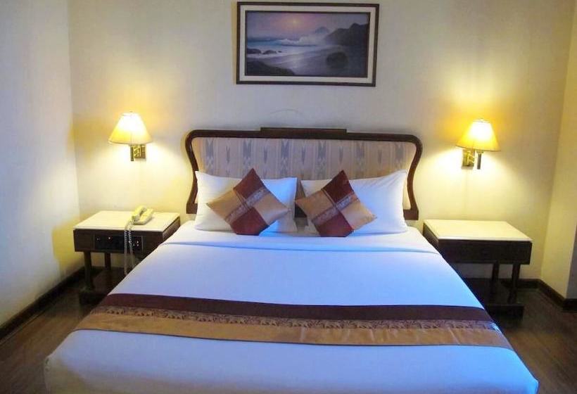 בית מלון כפרי Lee Gardens