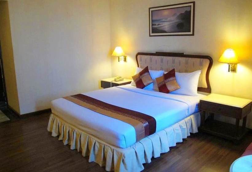 בית מלון כפרי Lee Gardens