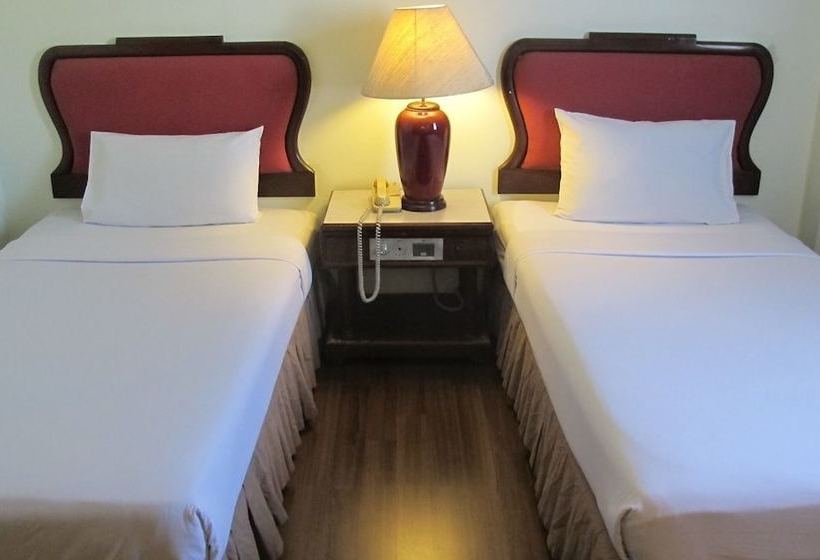 בית מלון כפרי Lee Gardens