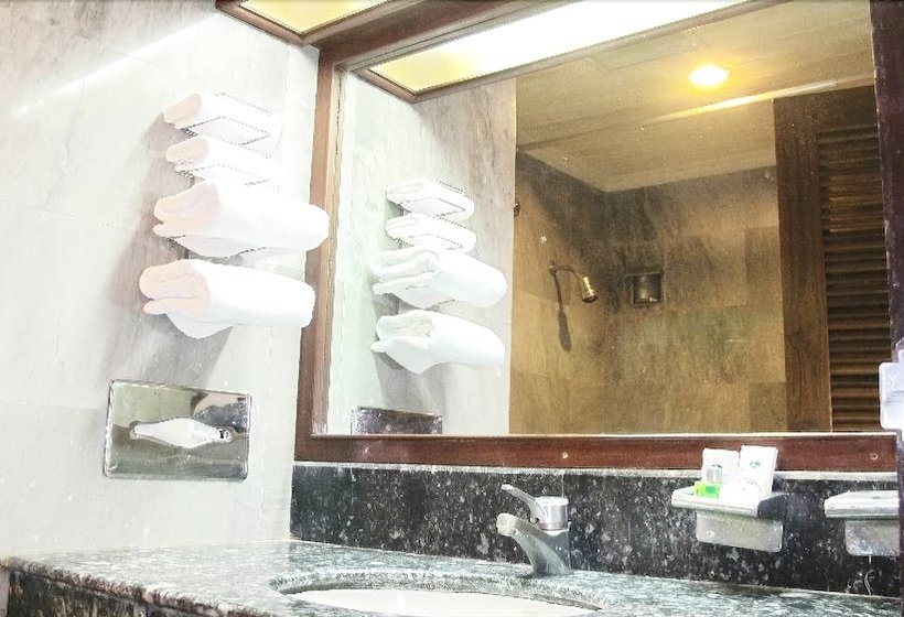 בית מלון כפרי Lee Gardens