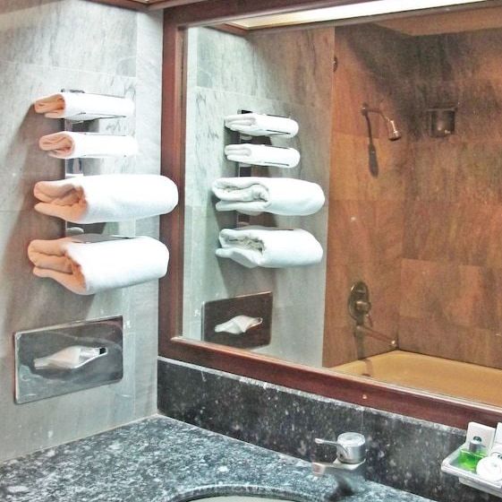 בית מלון כפרי Lee Gardens