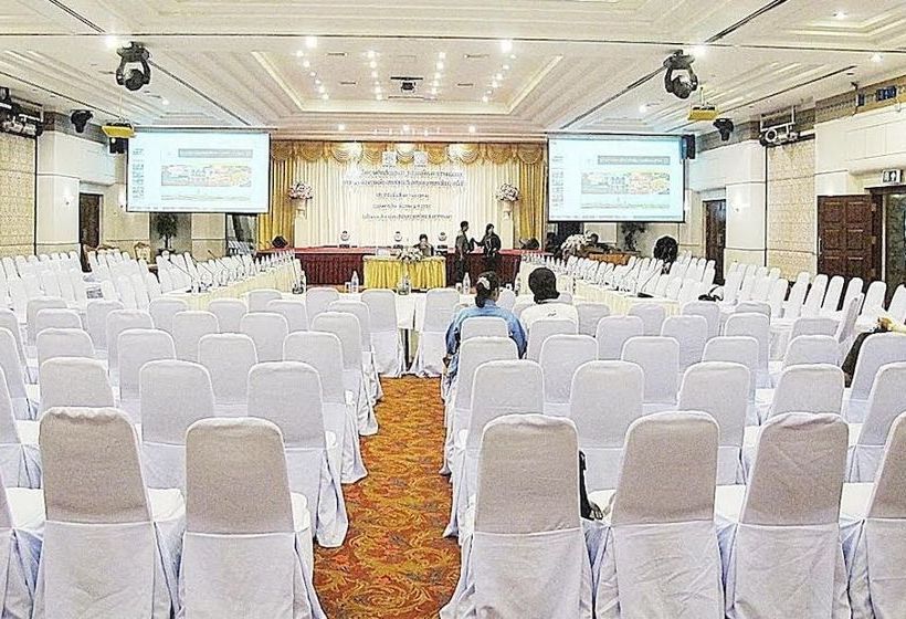 בית מלון כפרי Lee Gardens