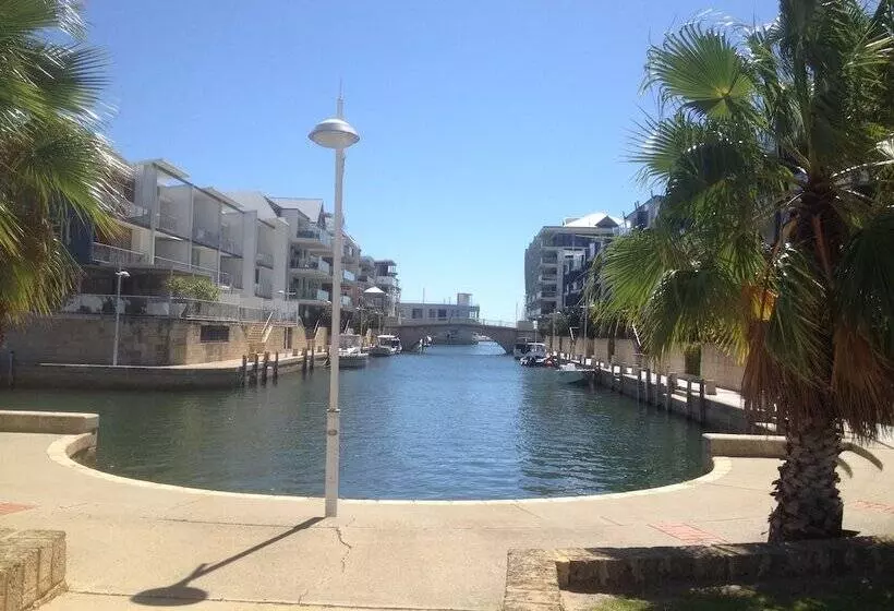 ホテル Mandurah Ocean Marina Chalets
