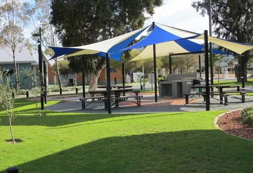 ホテル Mandurah Ocean Marina Chalets