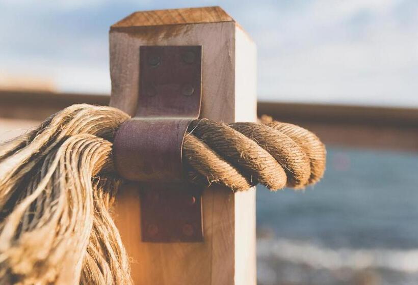 Отель Picnic Island