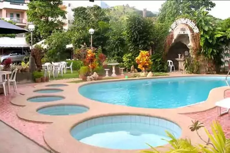 هتل Apartelle De Francesca