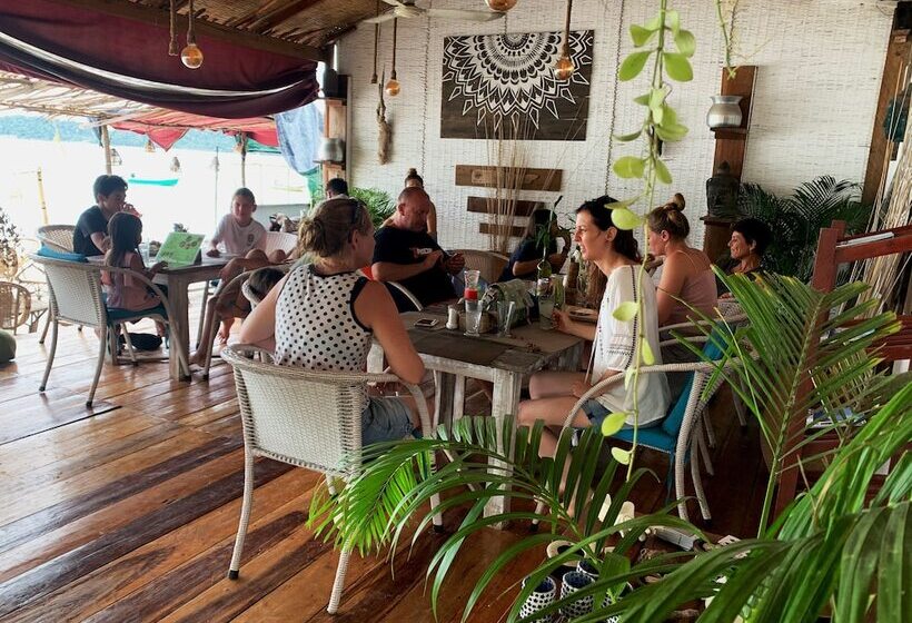 בית מלון כפרי Bamboo Jam