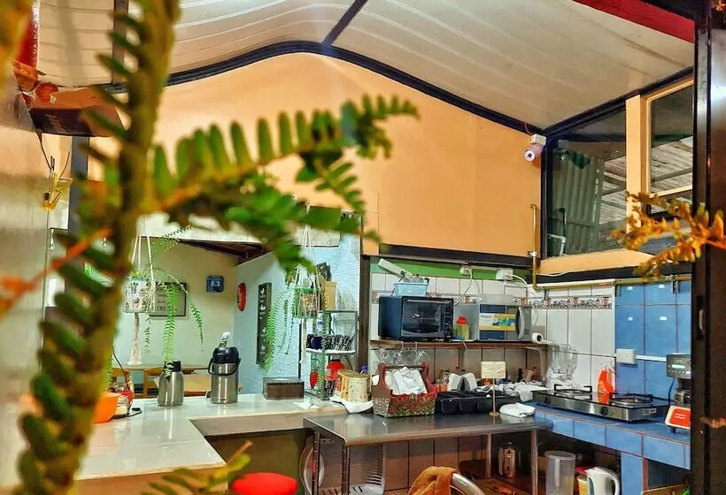 ホテル Cabinas El Pueblo B&b Monteverde