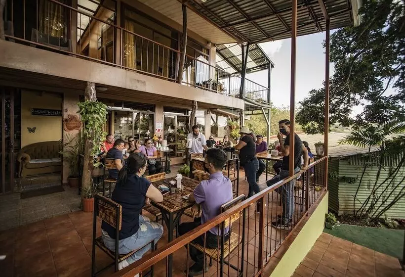 ホテル Cabinas El Pueblo B&b Monteverde