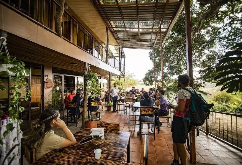 ホテル Cabinas El Pueblo B&b Monteverde