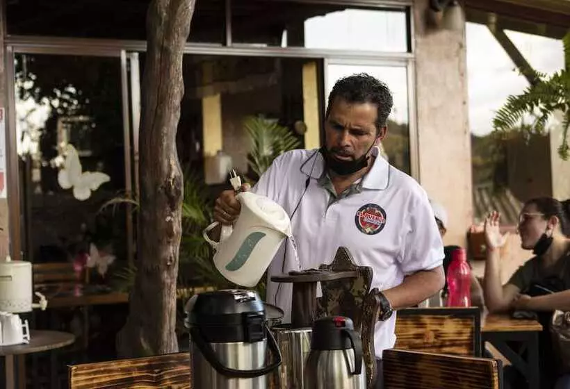 ホテル Cabinas El Pueblo B&b Monteverde