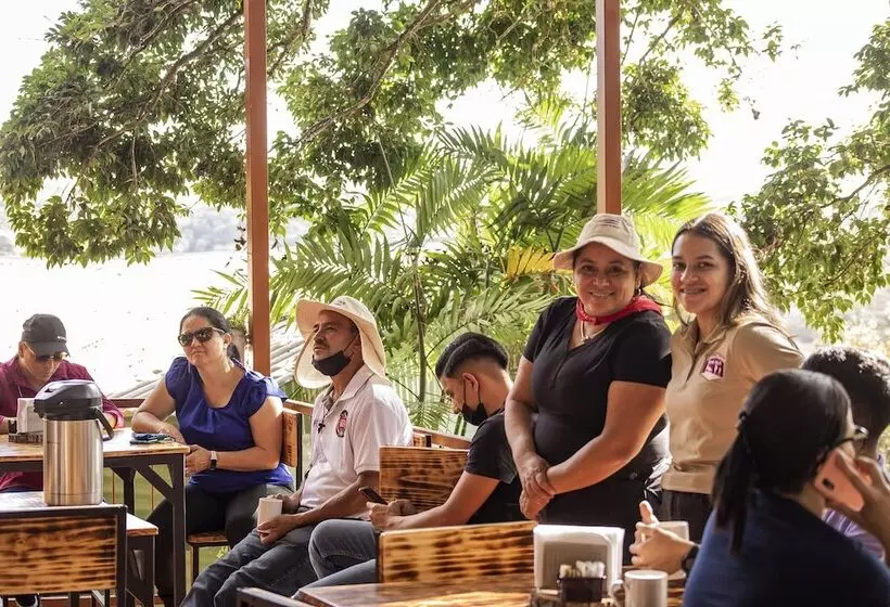 ホテル Cabinas El Pueblo B&b Monteverde