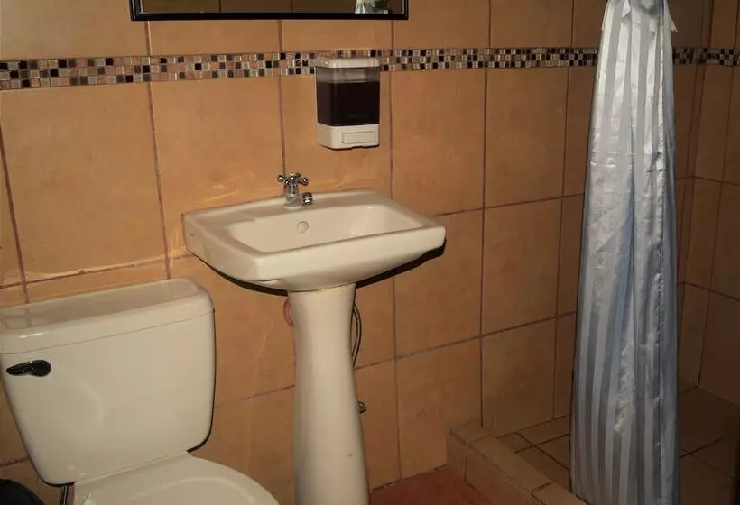 ホテル Cabinas El Pueblo B&b Monteverde
