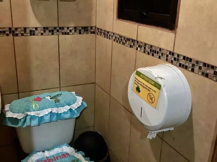 ホテル Cabinas El Pueblo B&b Monteverde