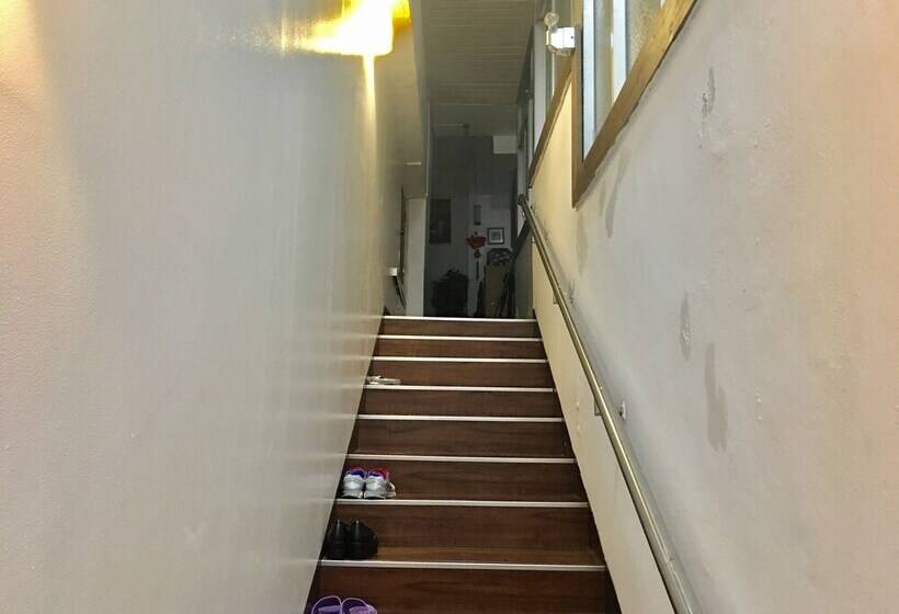 Отель Guest House Fukutomi  Female Only