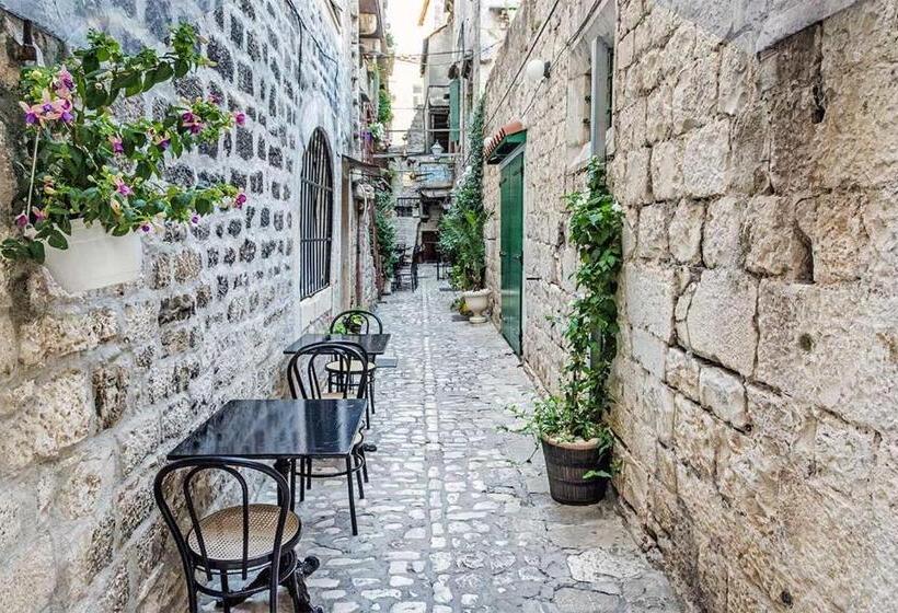 فندق Guesthouse Ana Trogir Old Town
