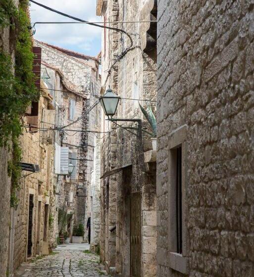 فندق Guesthouse Ana Trogir Old Town