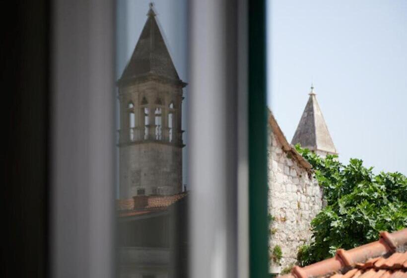 فندق Guesthouse Ana Trogir Old Town