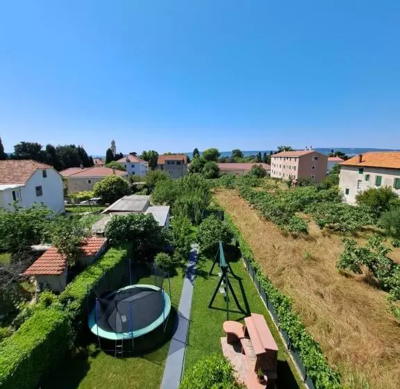 Hotelli Guesthouse Varnica