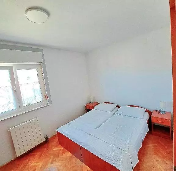 Hotelli Guesthouse Varnica