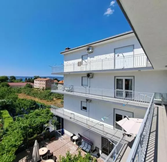 Hotelli Guesthouse Varnica