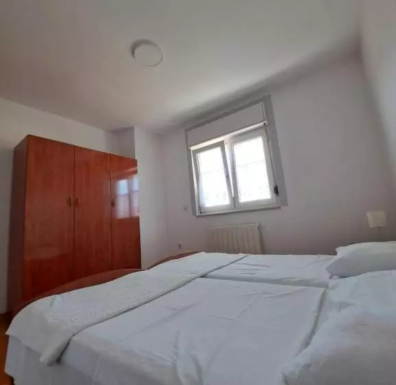 Hotelli Guesthouse Varnica