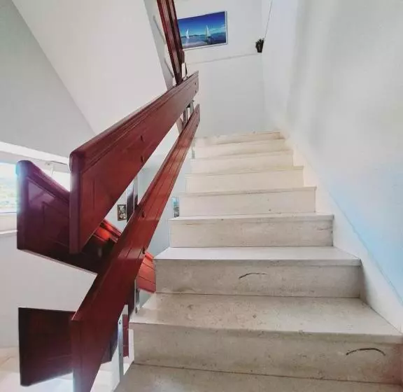 Hotelli Guesthouse Varnica