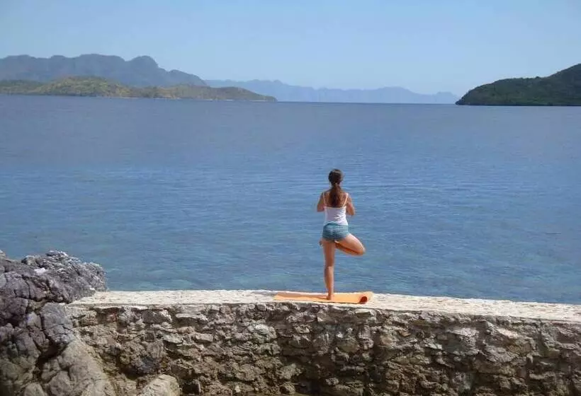 Hotelli Iris Island Eco Resort