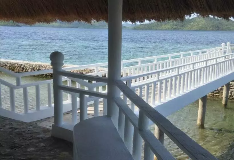 Hotelli Iris Island Eco Resort