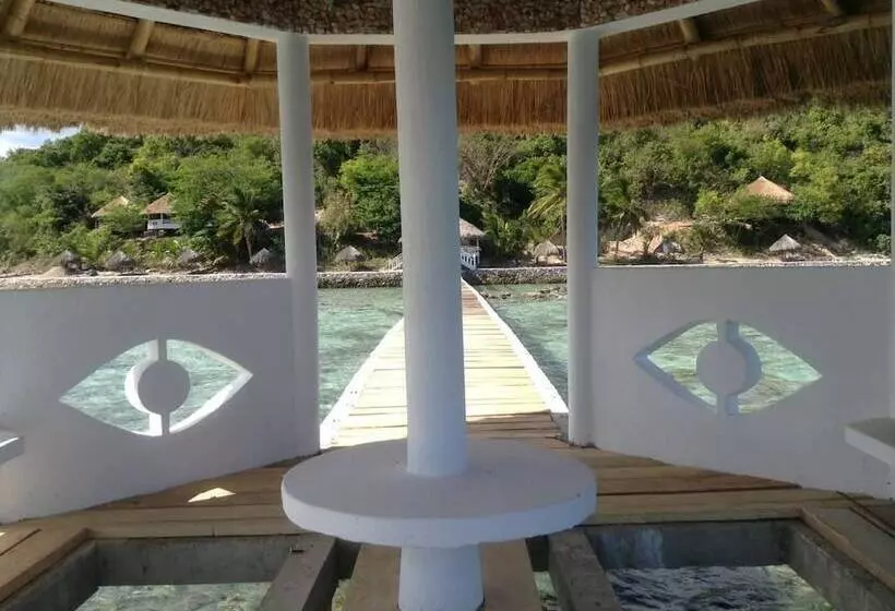 Hotelli Iris Island Eco Resort