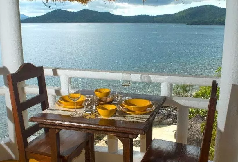 Hotelli Iris Island Eco Resort