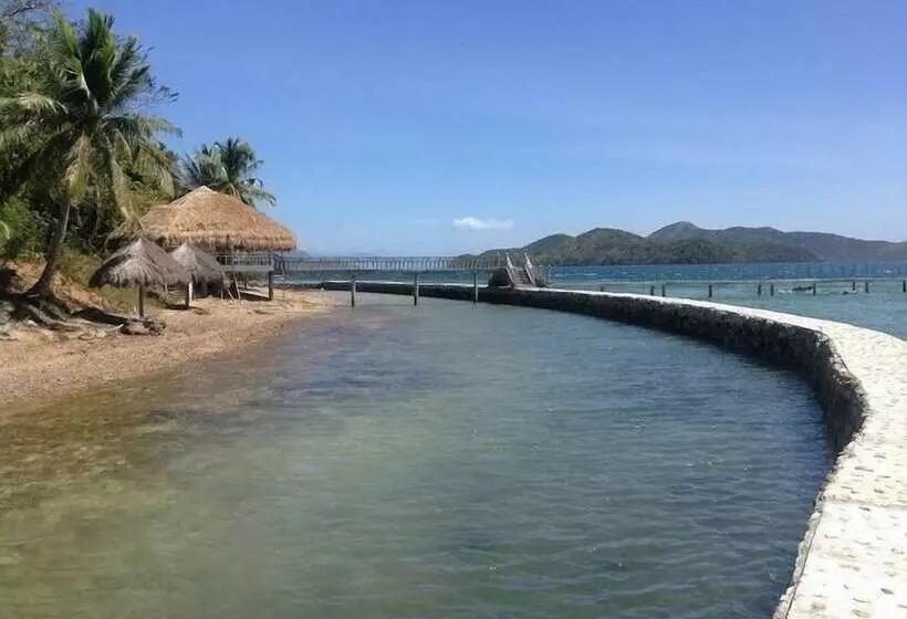 Hotelli Iris Island Eco Resort