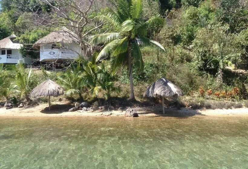 Hotelli Iris Island Eco Resort