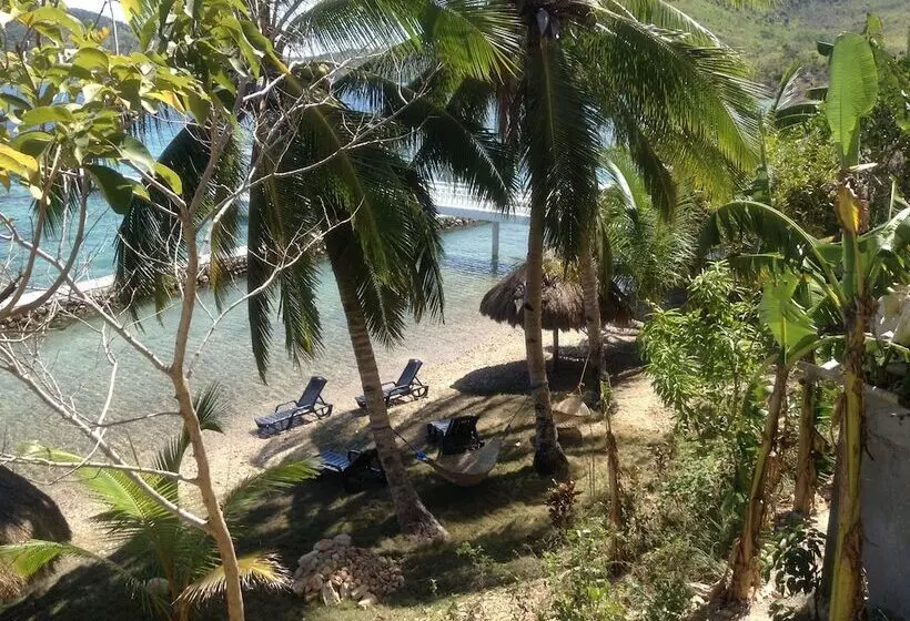 Hotelli Iris Island Eco Resort